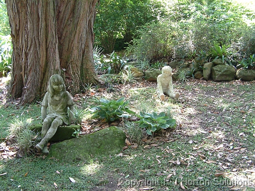 Boy adn girl statue